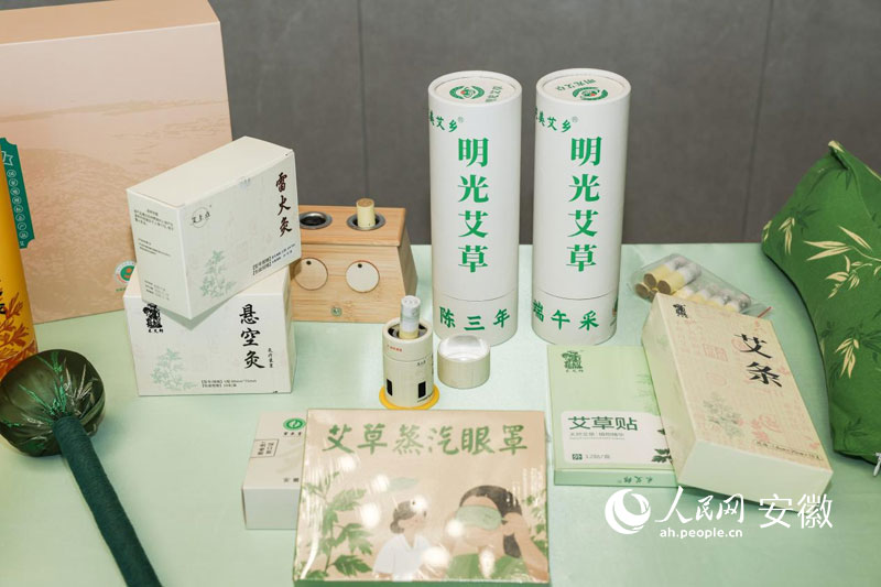 明光艾草系列制品。人民网记者 张俊摄